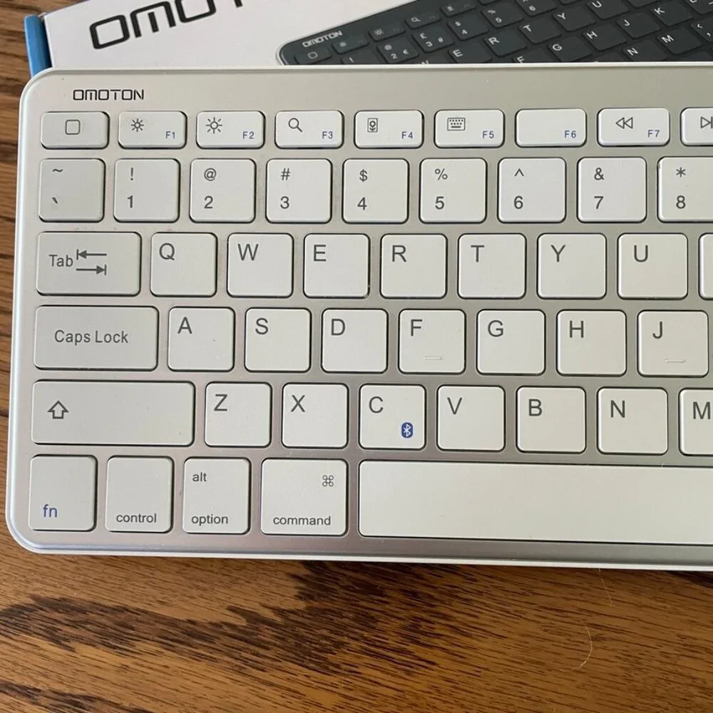 OMOTON Keyboard with Numeric, Ultra Slim Wireless Bluetooth Keyboard
